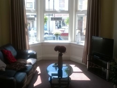 Hazelgrove Guest House Blackpool Buitenkant foto
